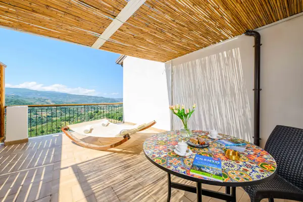 Camera matrimoniale King panoramica con terrazza a Ca' del Borgo, Ogliastro Cilento – foto 6