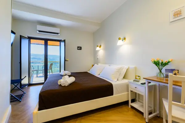 Camera matrimoniale panoramica con terrazza a Ca' del Borgo, Ogliastro Cilento – foto 1