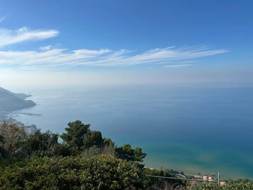 Il mare di Castellabate visto dall'alto, dal borgo antico